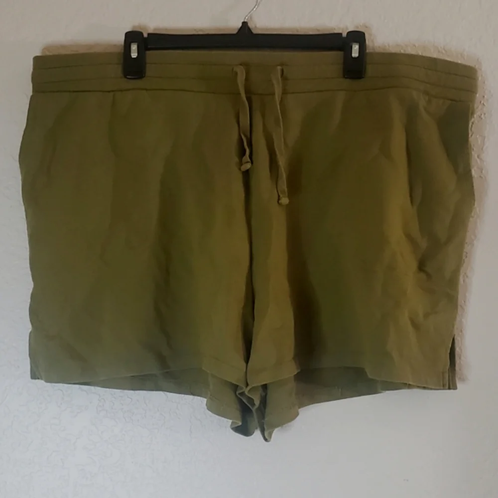 Ava & Viv Plus Shorts Sz 2X Elastic Waist Pockets High Rise Olive Green
